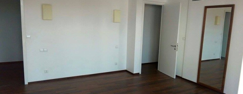 4 Bedrooms Duplex for Sale (Wat Phnom) | LGM009